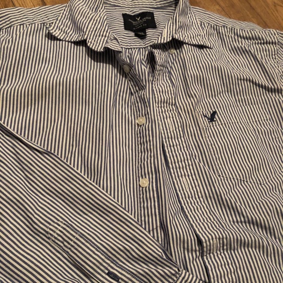 Beautiful button down perfect date shirt for men! - Picture 3 of 4